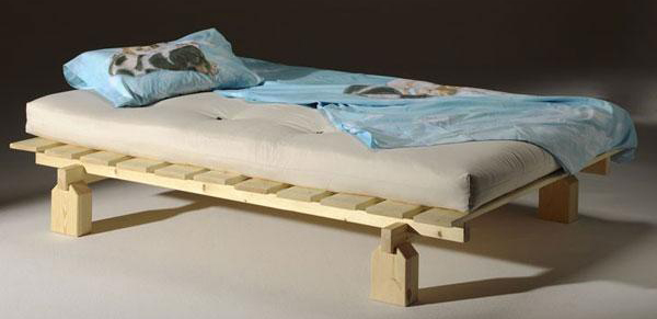 Dormir sin alergias. Una cama sin elementos metálicos asegura la no trasmisión de ondas electromagnéticas.