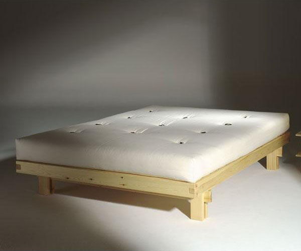 Cama Standart, fabricada en madera maciza de pino Norte.