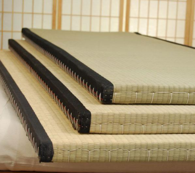 El tatami es ideal para colocarlo directamente sobre el suelo o montarlo sobre bases de tatami.