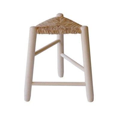 Taburete asiento de enea: Su diseño de 3 patas es una nueva versión y puesta al día del clásico taburete tradicional, con una imagen más actual. 
